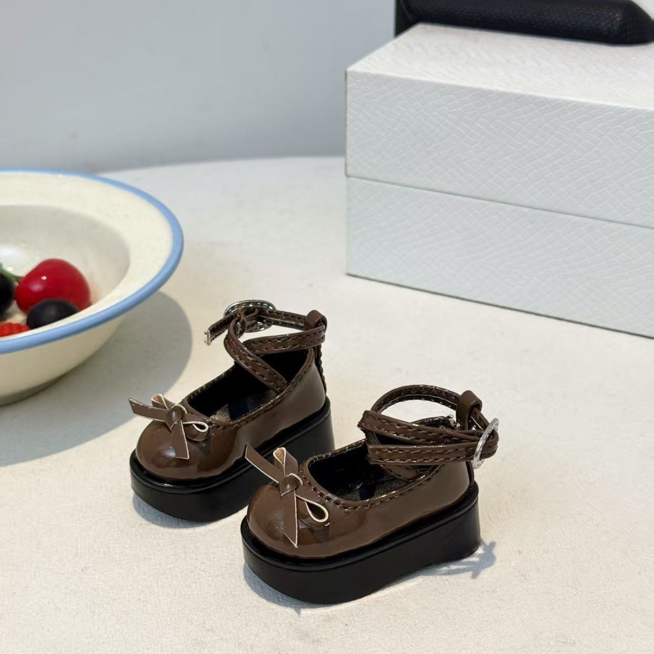 コーヒーブラウンのボウプラットフォームドールシューズ、光沢の - Vintage Collectible Accessories のレビューと価格
