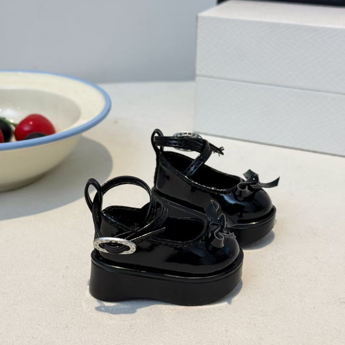 コーヒーブラウンのボウプラットフォームドールシューズ、光沢の - Vintage Collectible Accessories のレビューと価格