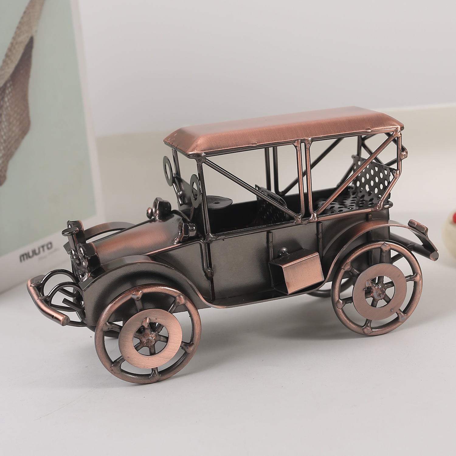 ヨーロッパスタイルのヴィンテージ合金古い車の模型装飾品クリエ - Vintage Collectible Toys のレビューと価格